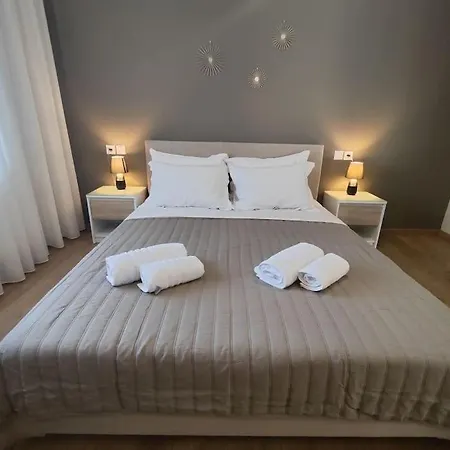 Luxury A1 Deskati