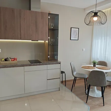 Luxury A1 Deskati