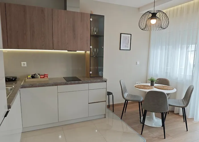 Luxury A1 Deskati